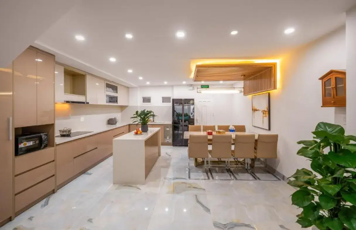 Khu bếp đầy đủ tiện nghi tại Aurora Villa – 37 HSK