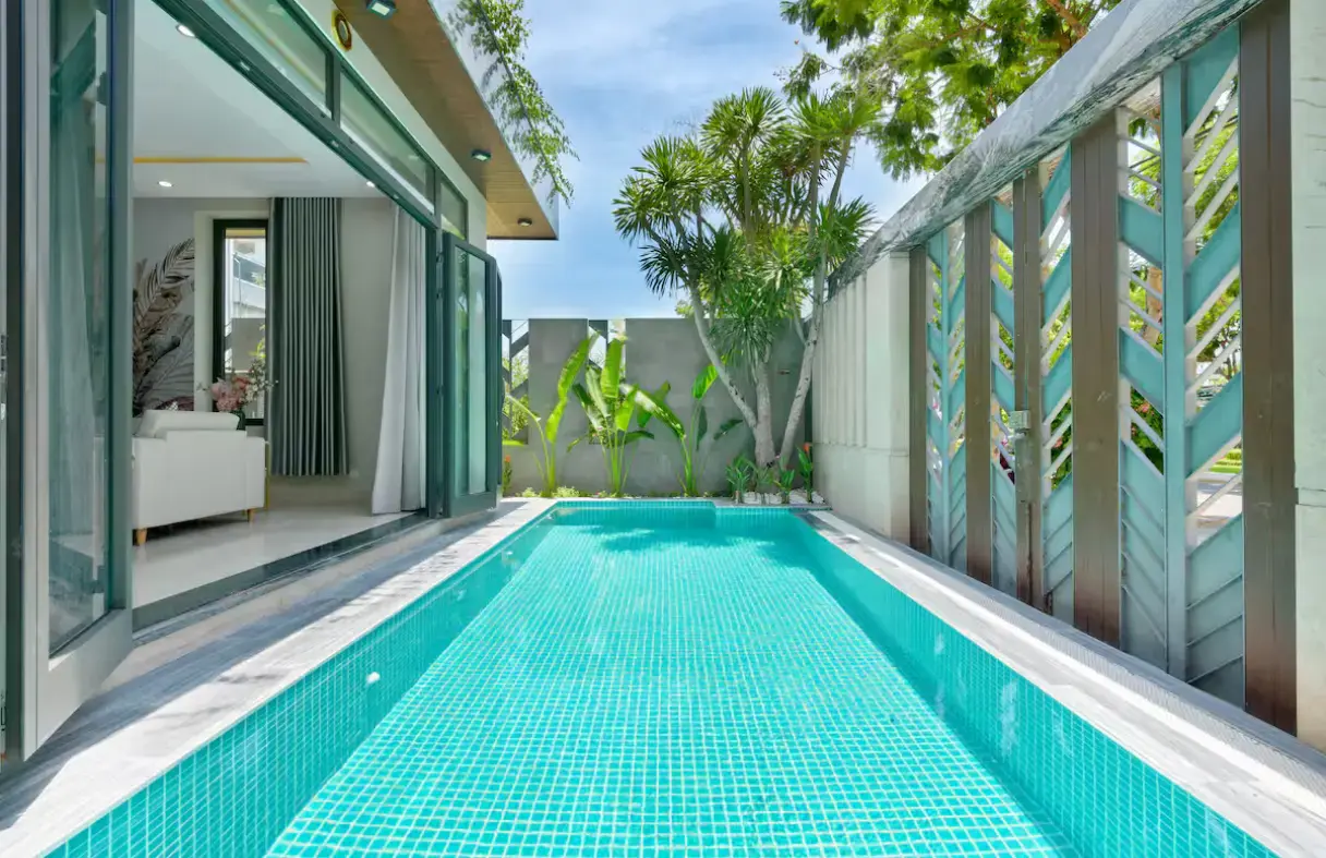 Private swimming pool in a Da Nang villa daily rent property