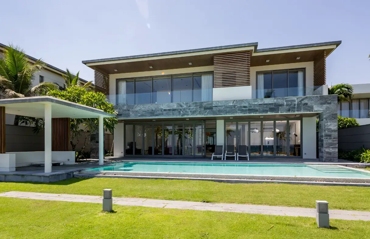 Da Nang luxury villa with private infinity pool and stunning ocean view.