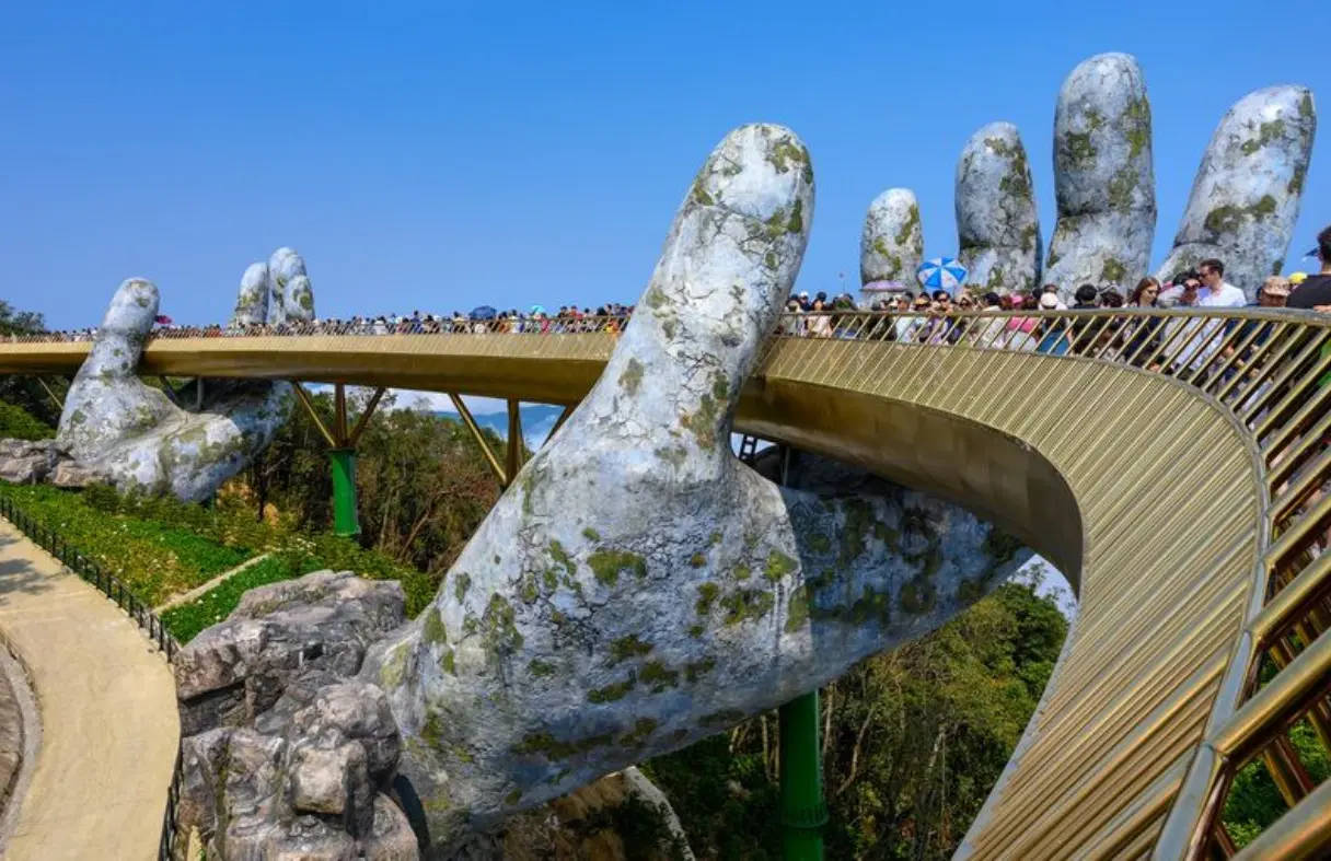 Cầu Vàng trong ánh hoàng hôn - Khung giờ vàng thứ hai để đi tham quan và chụp ảnh.