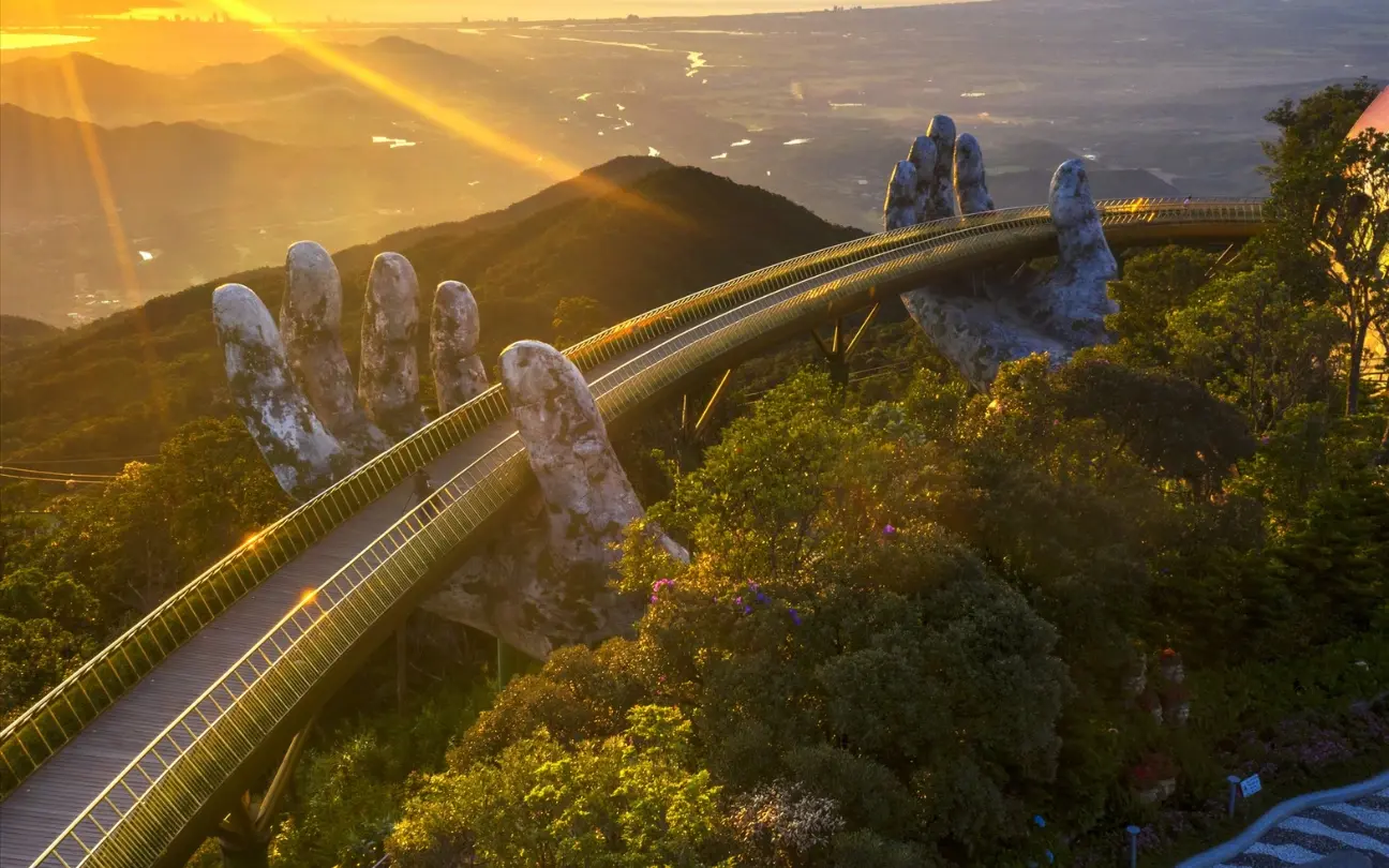 Da Nang Golden Bridge Itinerary: Best Time and Tips