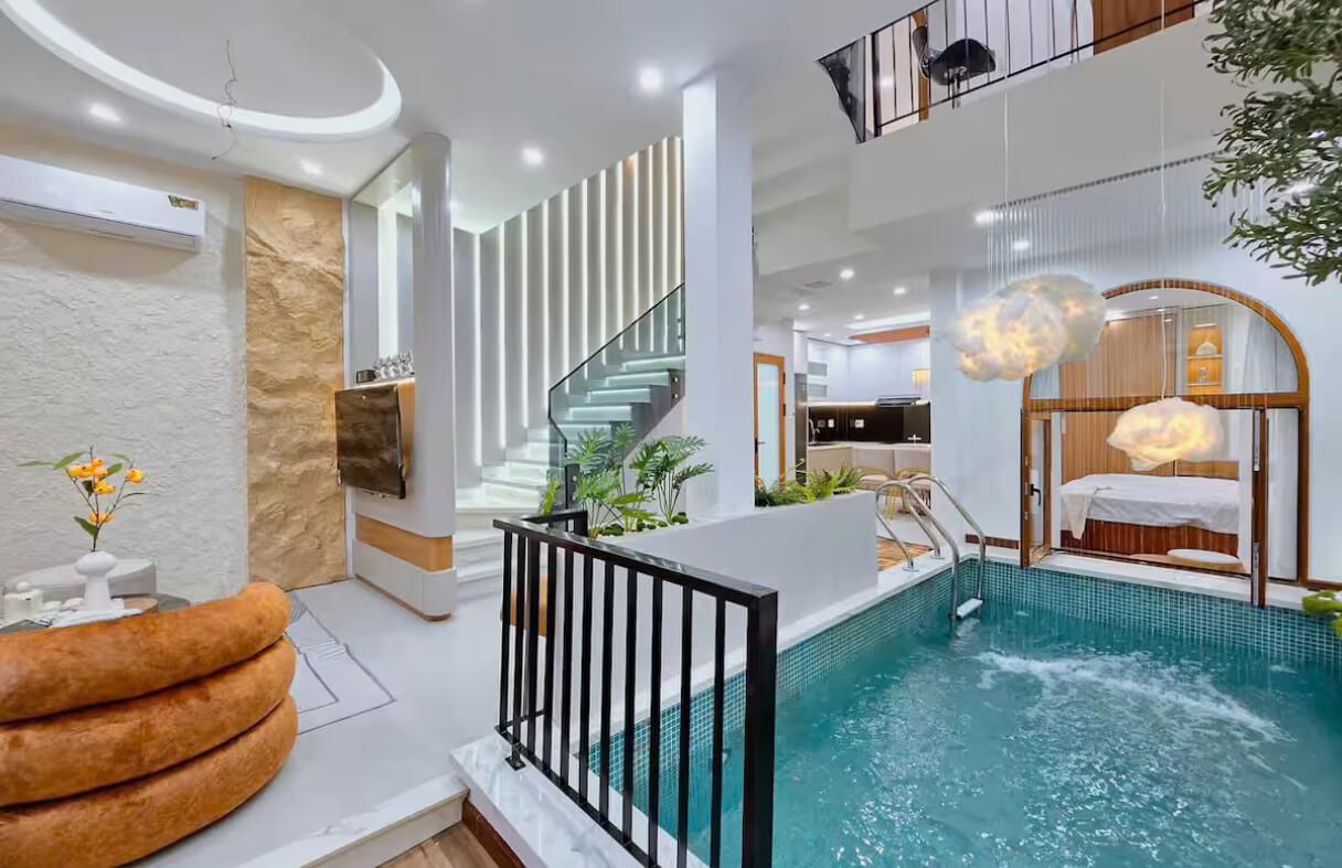 Beachside villa in Da Nang available for monthly rental with spacious layout and comfortable living environment