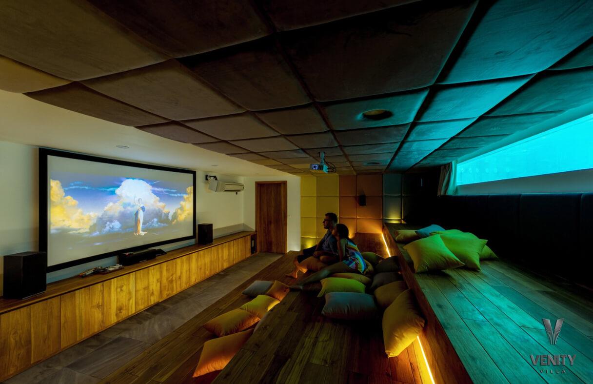 Phòng chiếu phim riêng trong Ocean Front Villa Nha Trang với hệ thống giải trí cao cấp