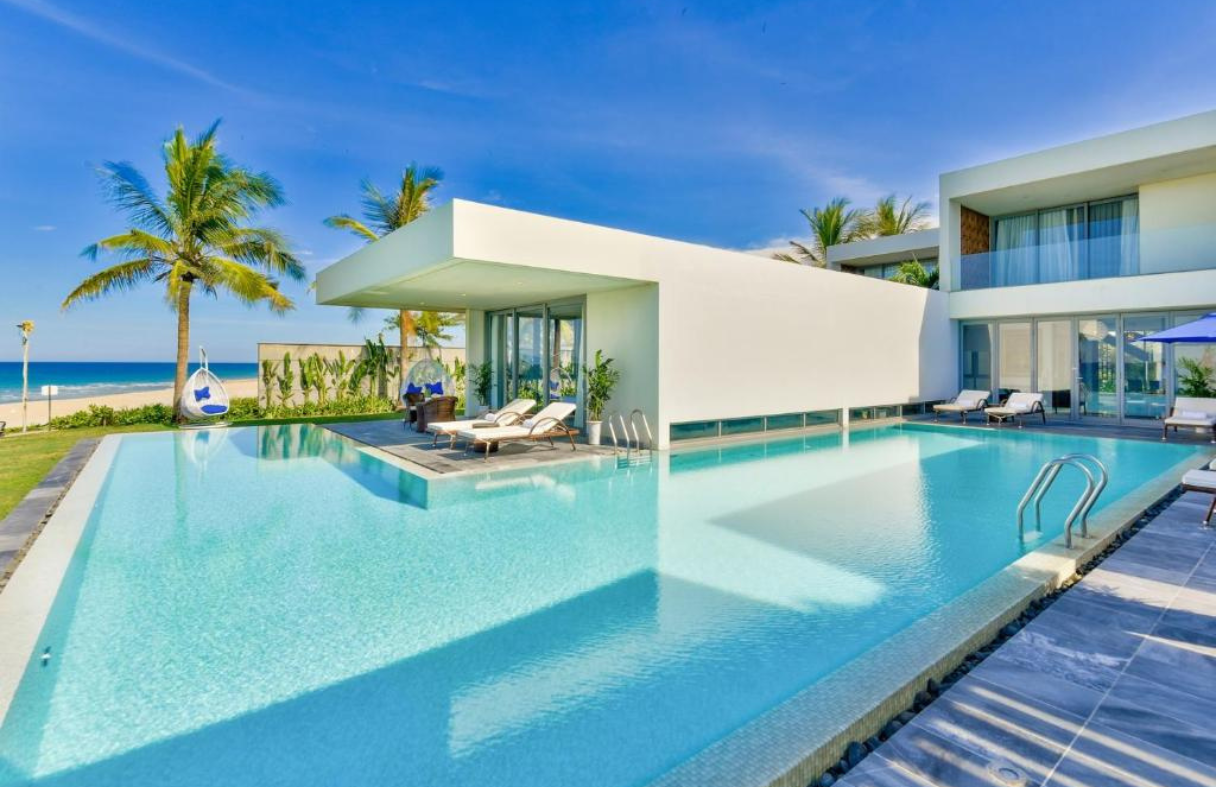 A luxury Da Nang beachfront villa with infinity pool and direct ocean view, perfect for a private getaway.