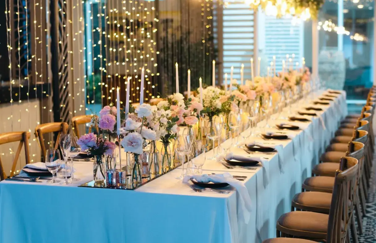 Tiệc cưới buổi tối tại villa Đà Nẵng mang không khí ấm cúng và riêng tư