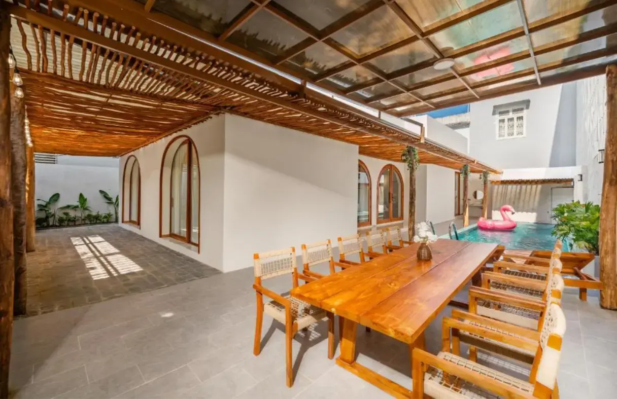 Sân vườn BBQ Tropical Villa – 83 HSK, không gian chill buổi tối