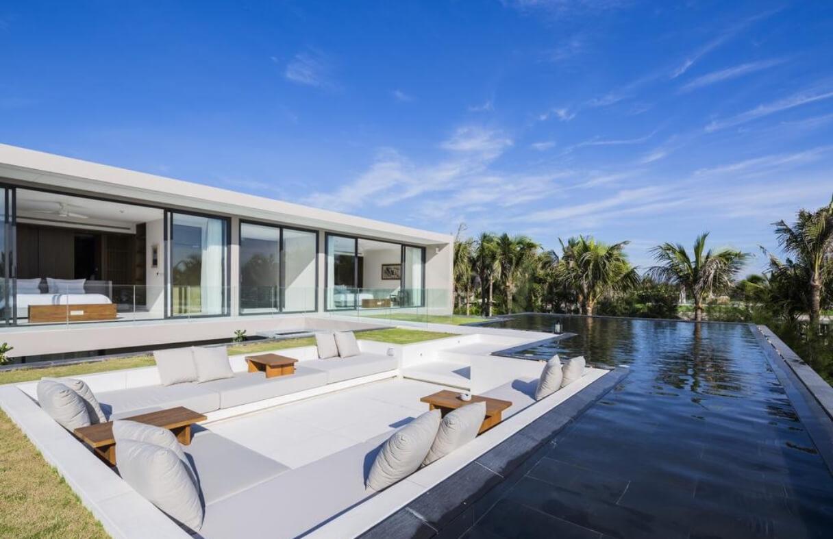 Villa Đà Nẵng có hồ bơi riêng gần biển Mỹ Khê với không gian nghỉ dưỡng yên tĩnh