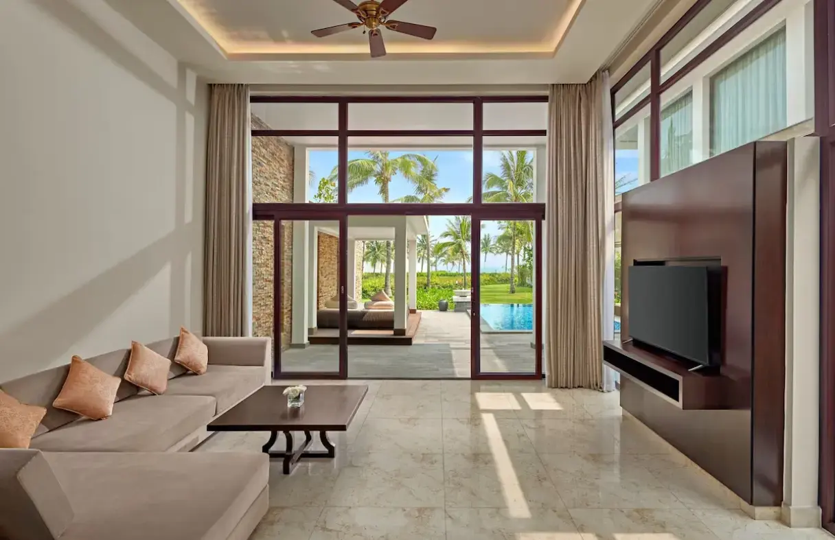 Khu sinh hoạt chung rộng rãi trong villa Đà Nẵng