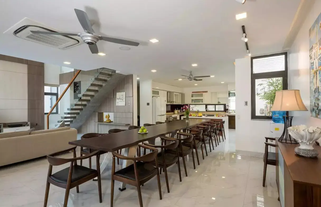 Villa Đà Nẵng kiến trúc độc đáo với thiết kế hiện đại, không gian sống nghệ thuật và hồ bơi riêng biệt.