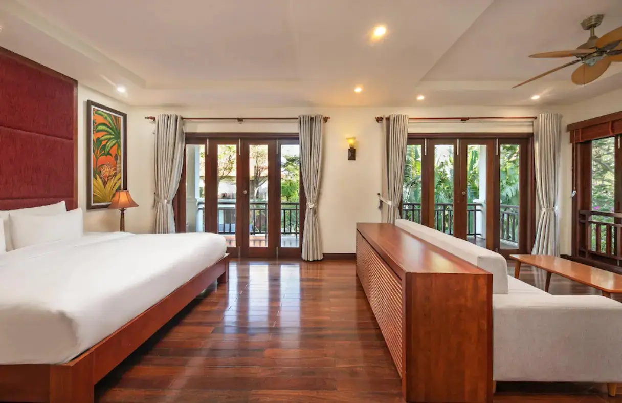 Phòng ngủ rộng rãi, yên tĩnh tại villa resort Đà Nẵng dành cho kỳ nghỉ dài ngày