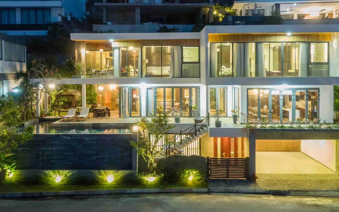 Ocean Front Villa Nha Trang B17 5PN