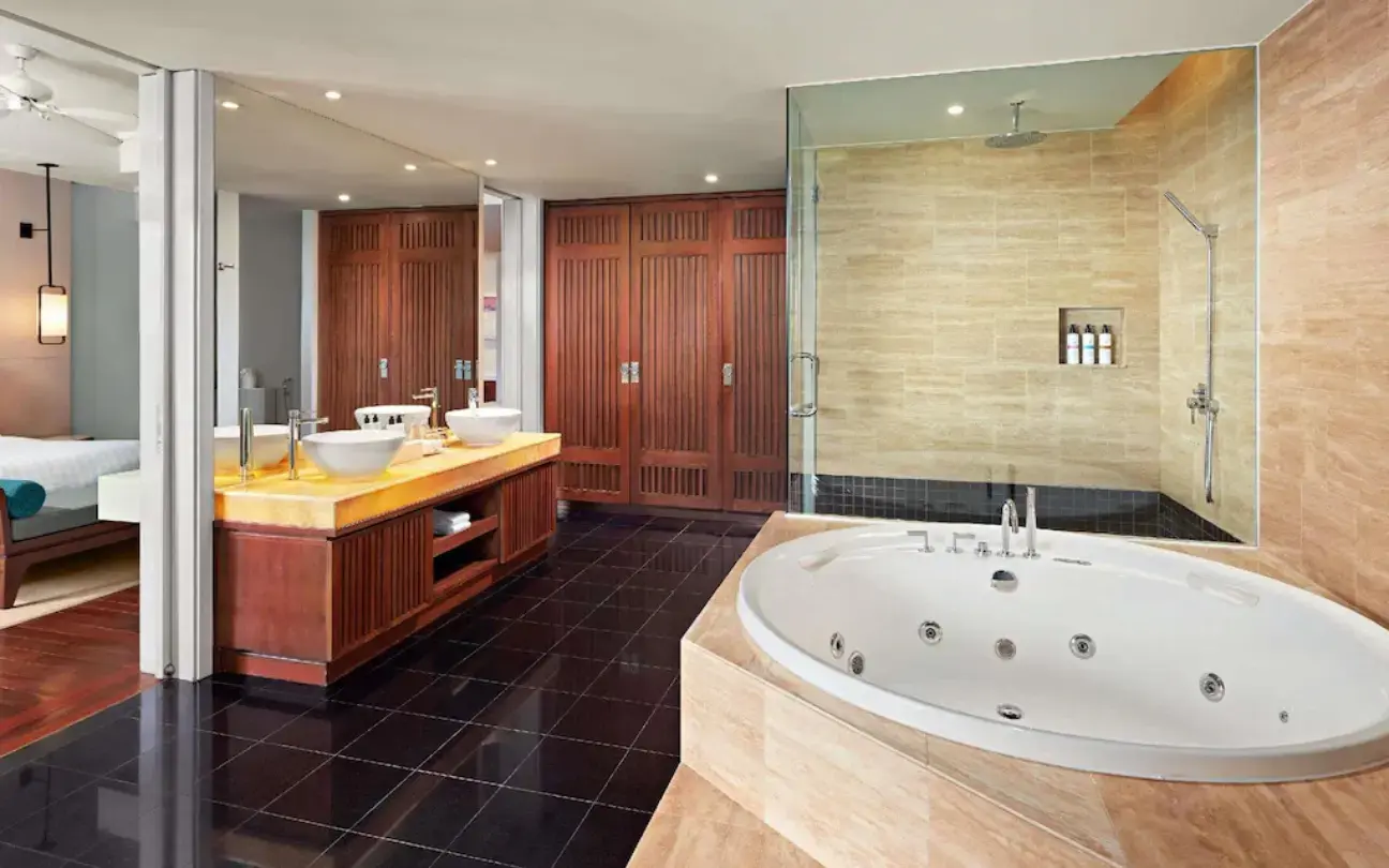 Pullman Danang Beach Resort Junior Suite