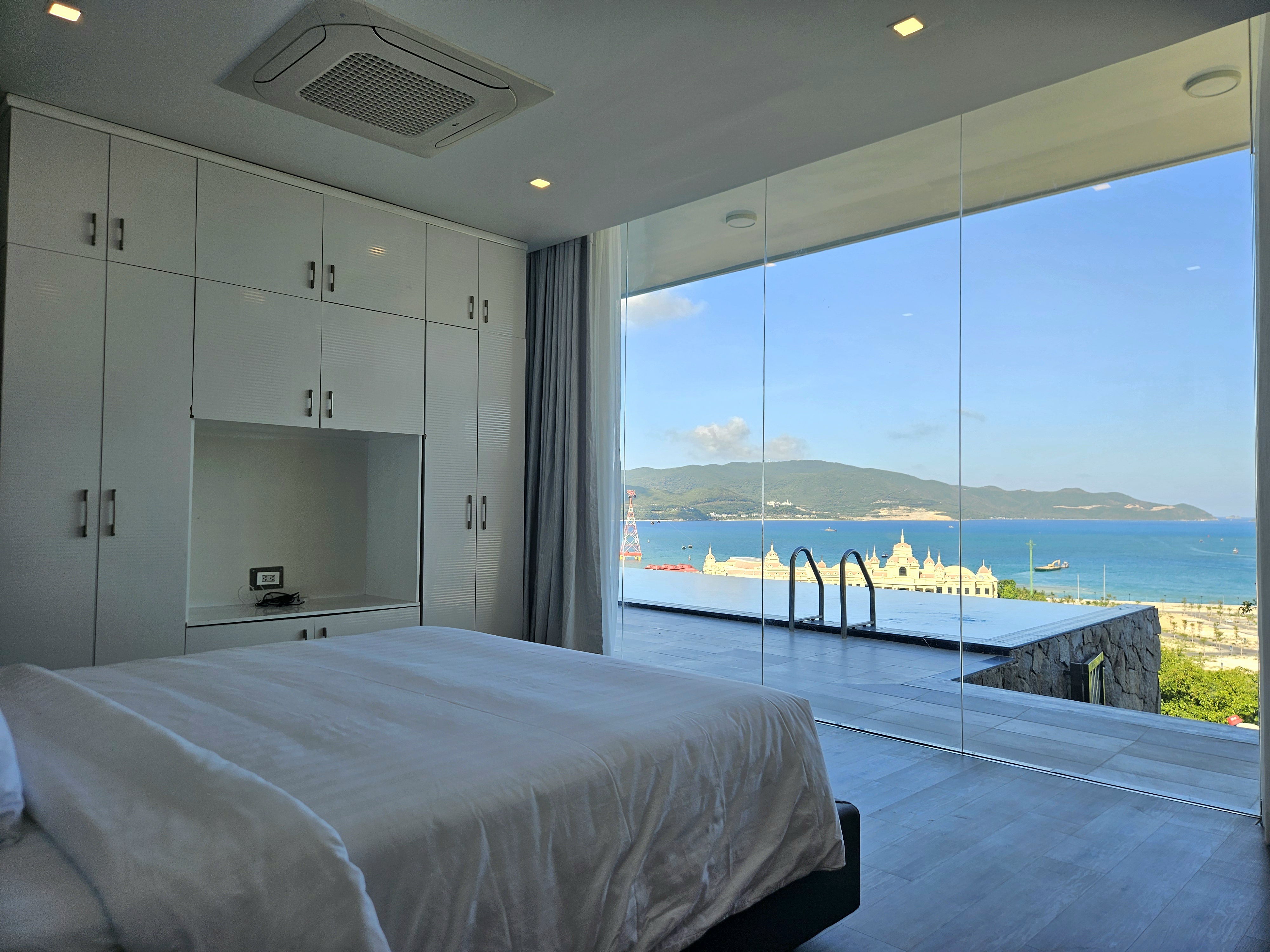 review Oceanfront Nha Trang