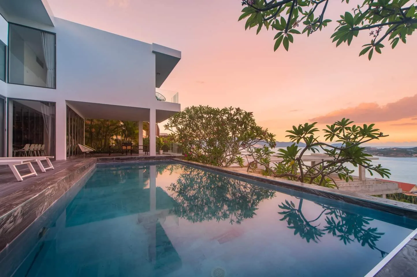 review Ocean Front Villas Nha Trang