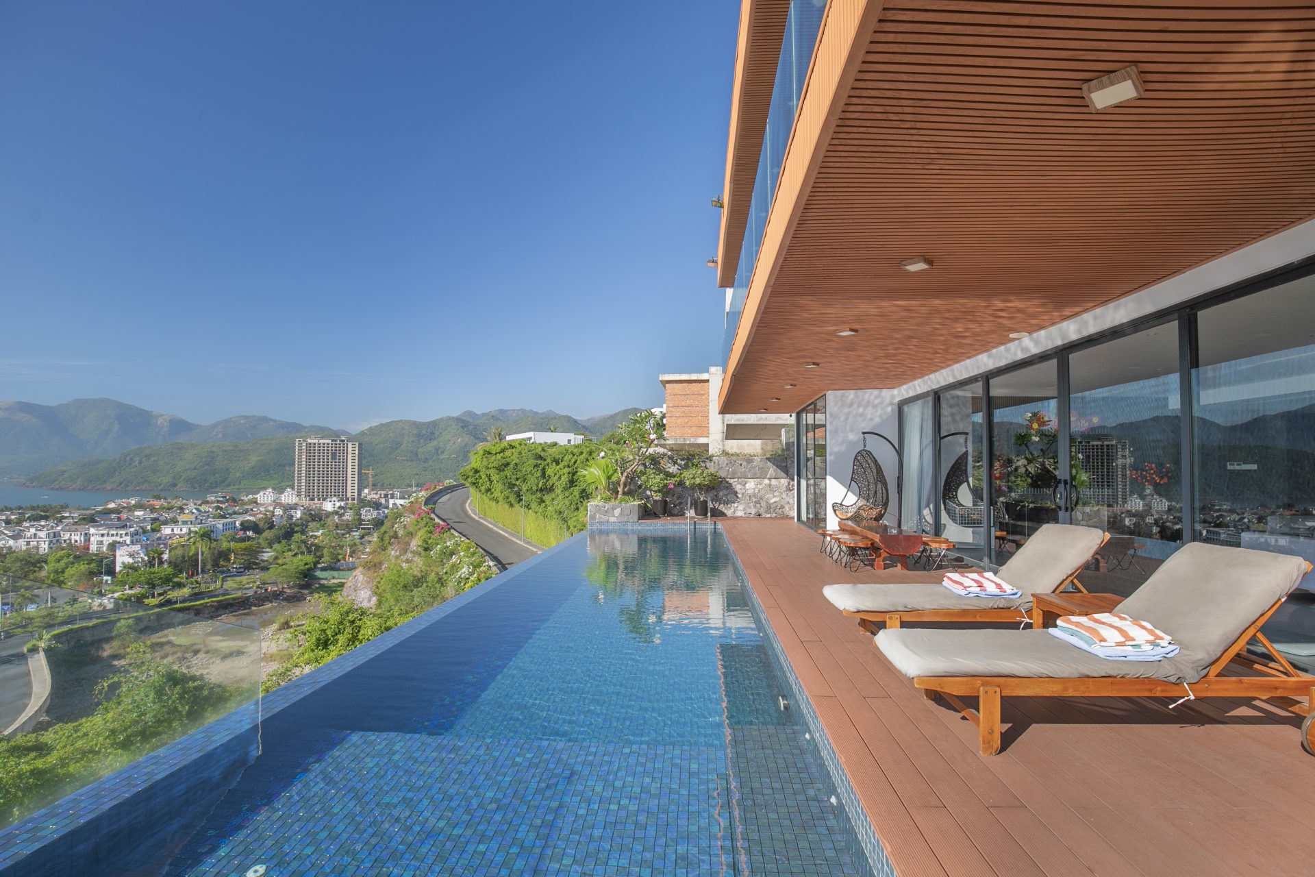 review Oceanfront Nha Trang