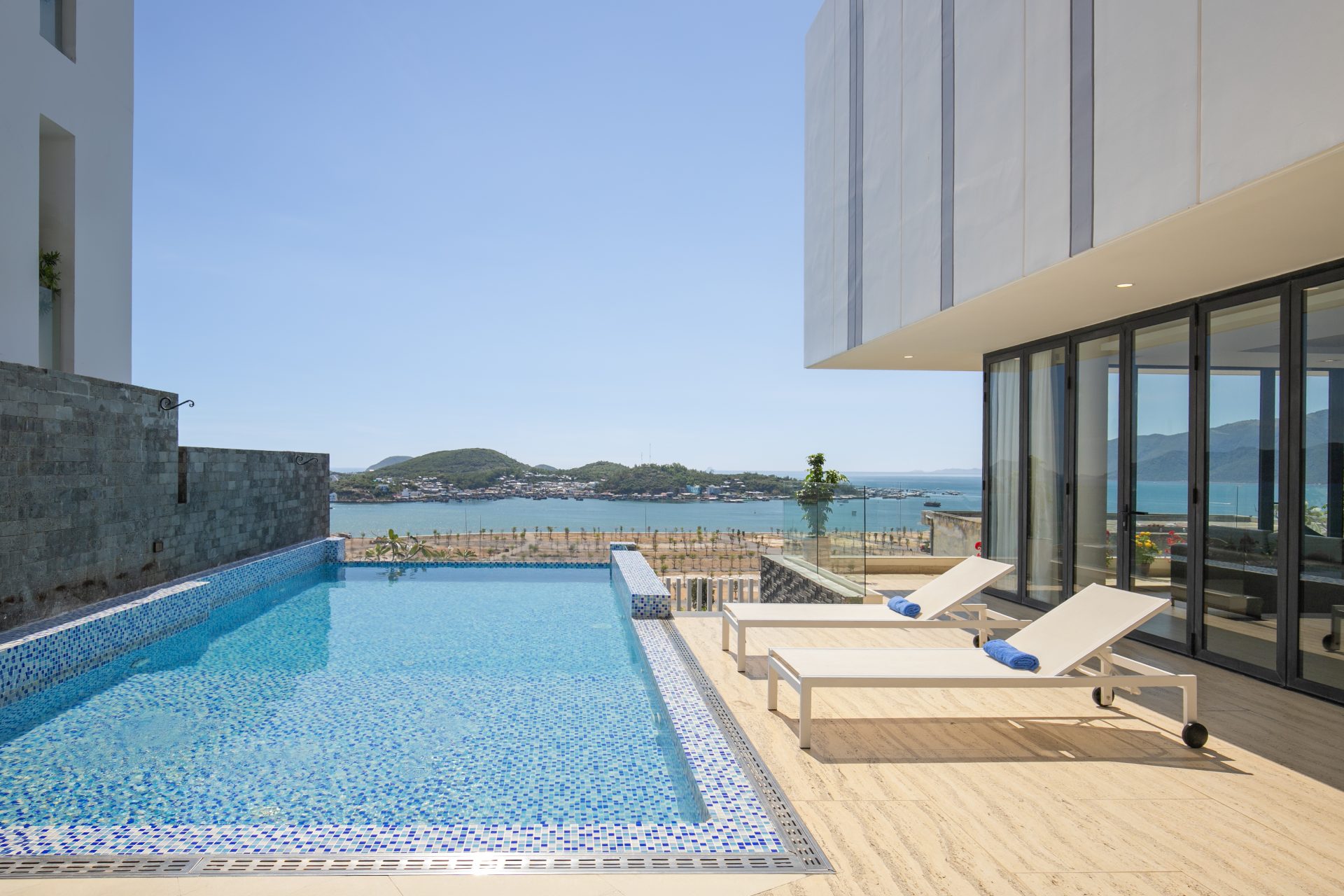 Ocean Front Villas Nha Trang giá bao nhiêu