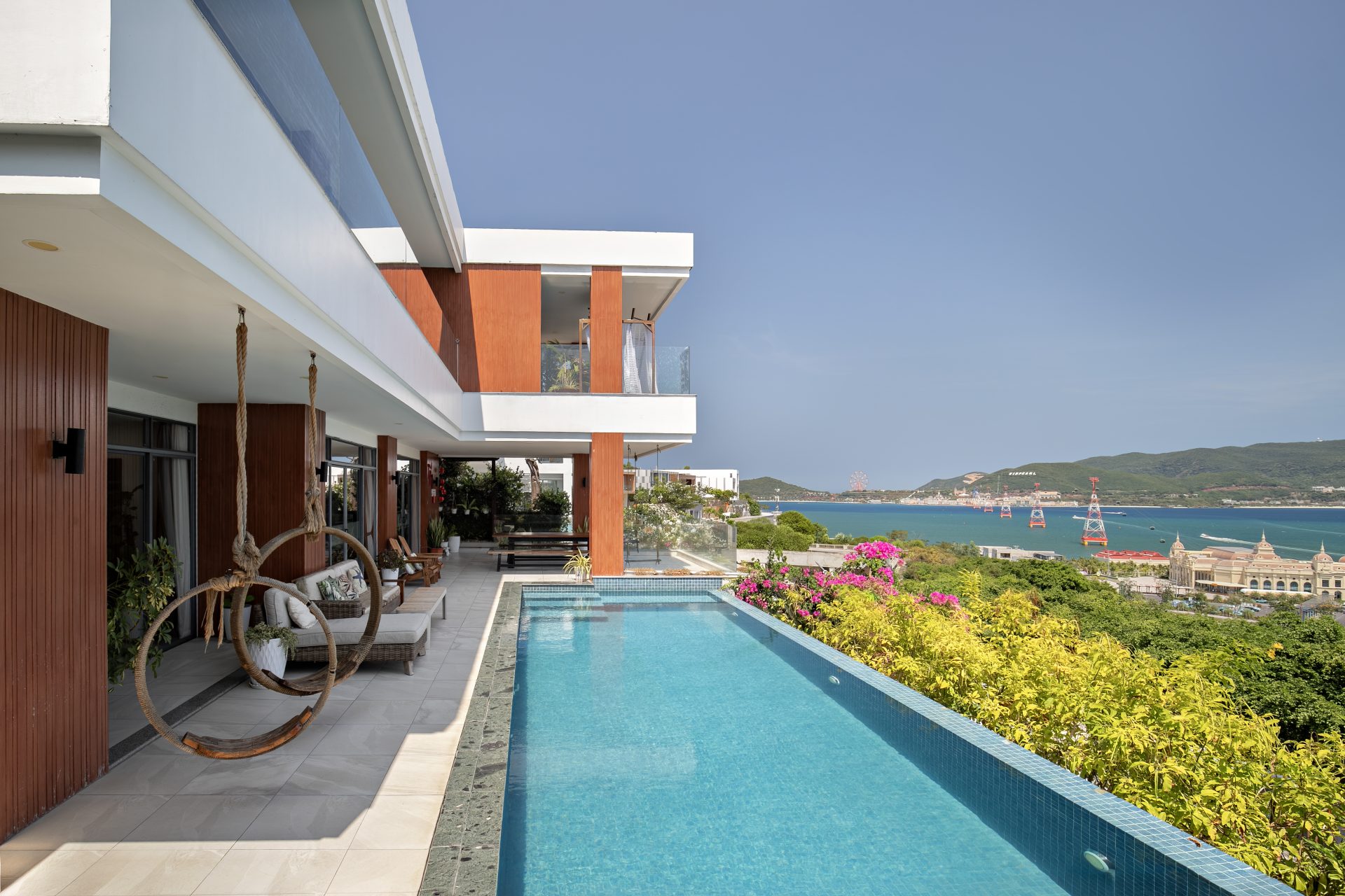 nên đặt villa Oceanfront Nha Trang hay resort Nha Trang