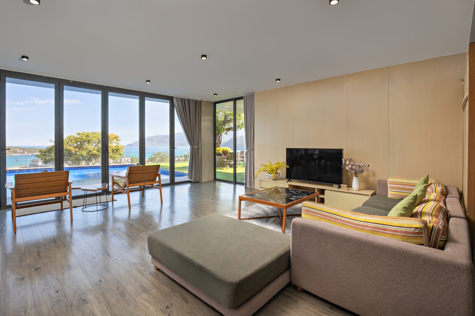 review Oceanfront Nha Trang