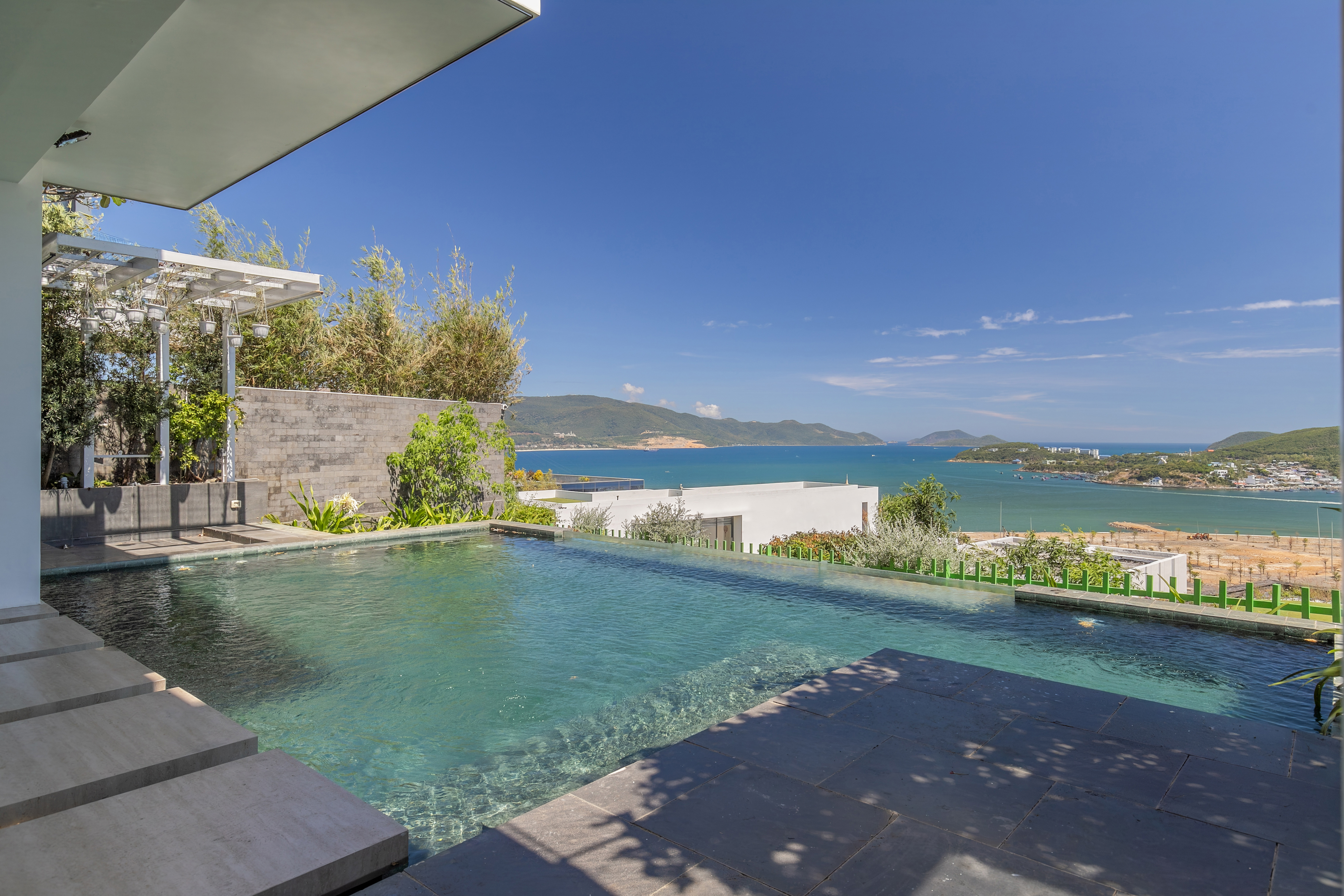 review Ocean Front Villas Nha Trang