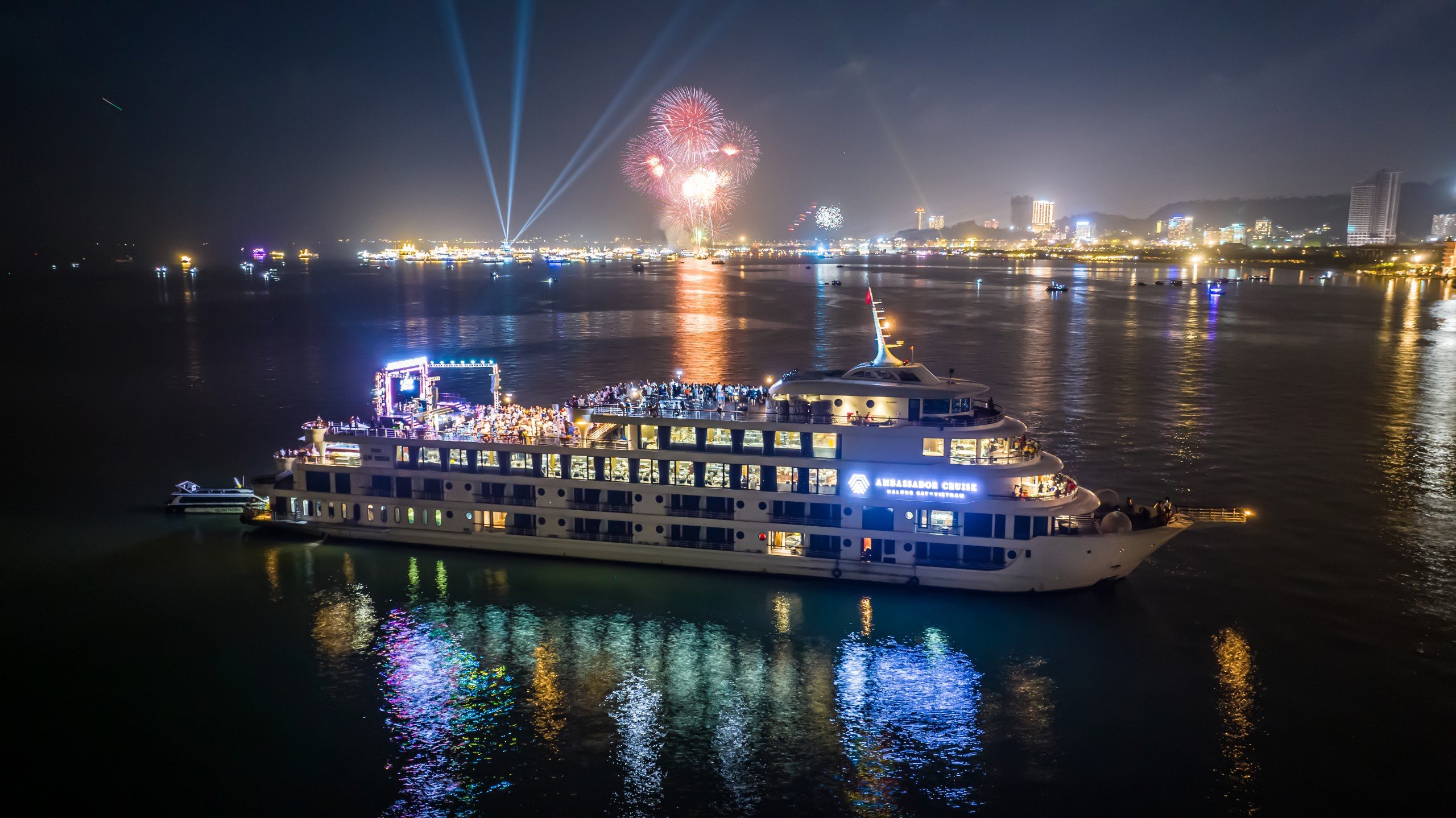 ƯU ĐÃI THÁNG 11 DU THUYỀN AMBASSADOR CRUISE