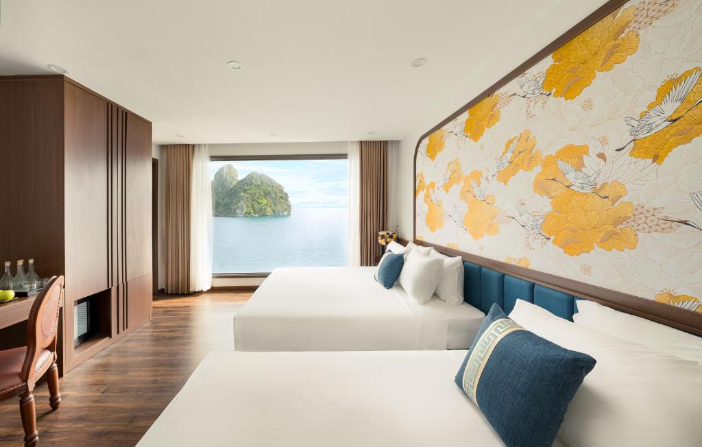 Du thuyền Sea Coral