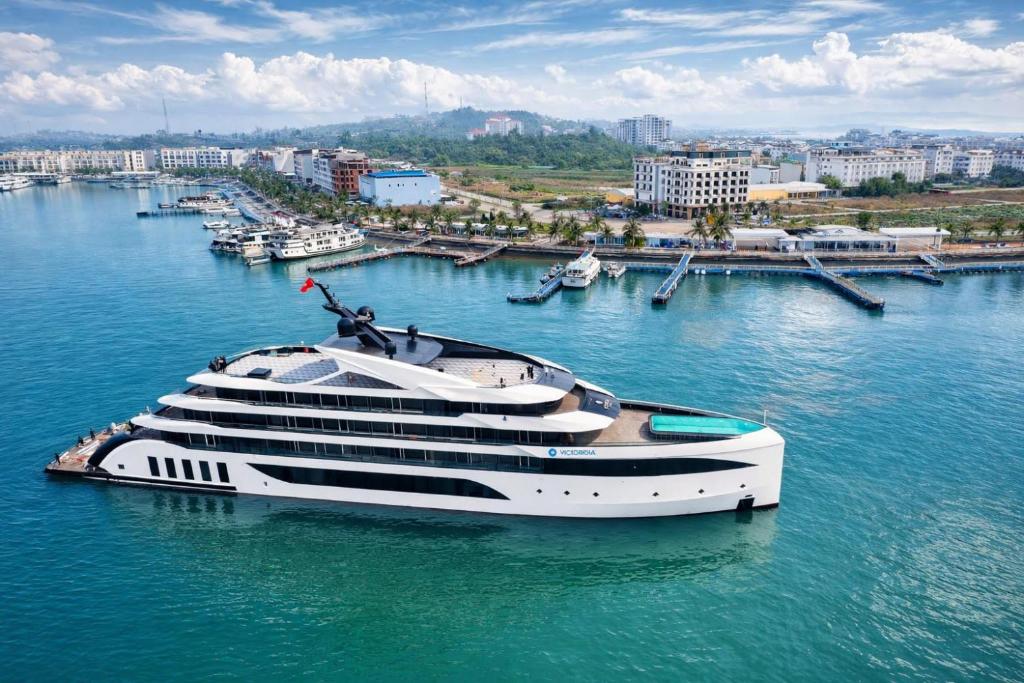Victorious Cruise Hạ Long – Du thuyền 5 sao nghỉ dưỡng đẳng cấp- Voucher