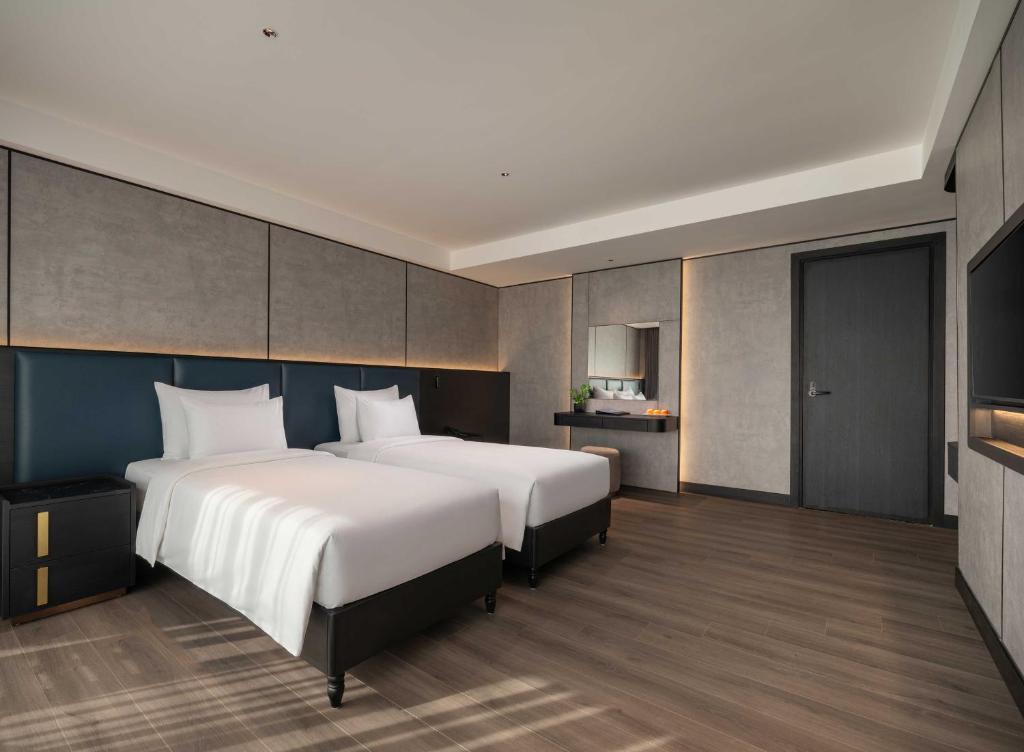 Family Connecting Senior suite