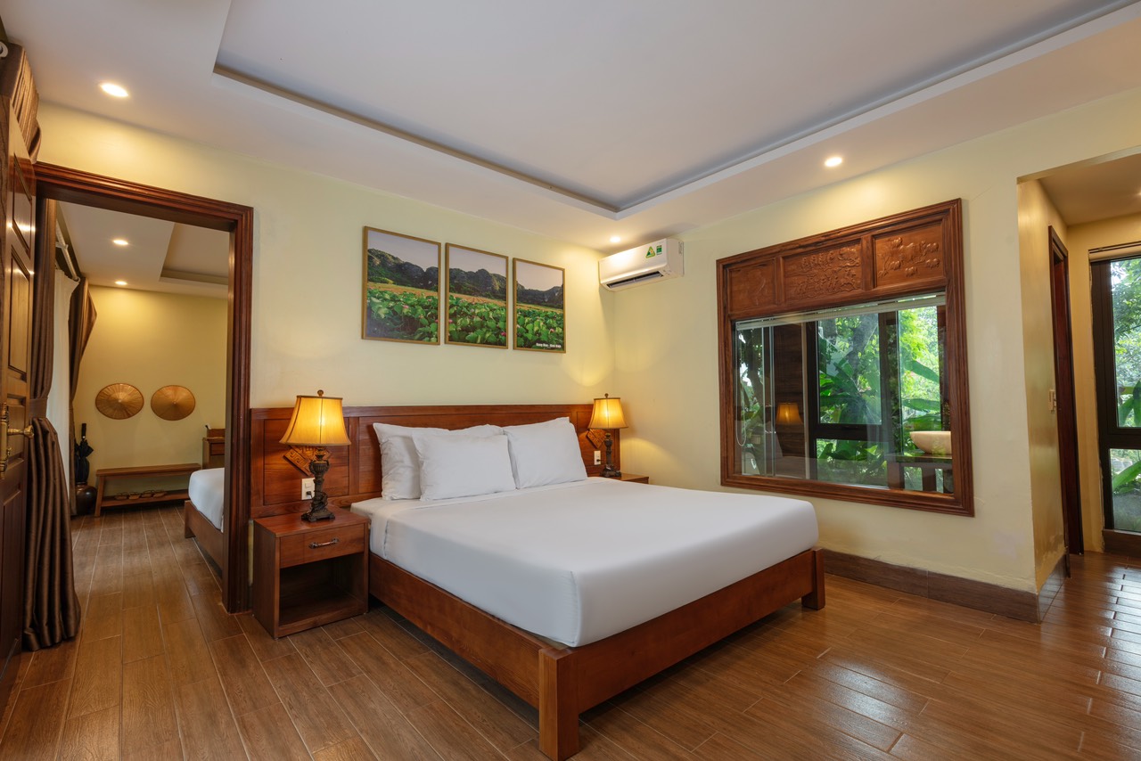 Deluxe Connecting Garden View