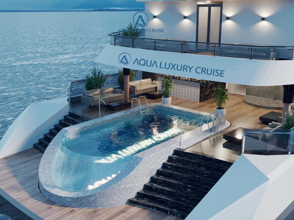 Aqua Luxury Cruise