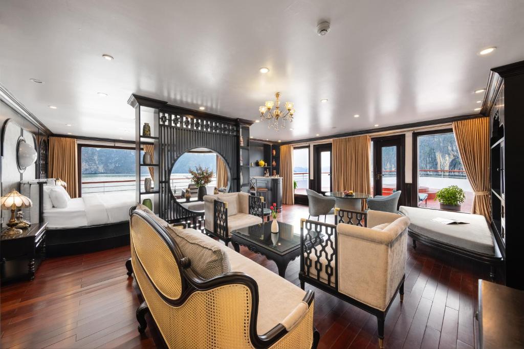 Aqua Queen Suite Cabin