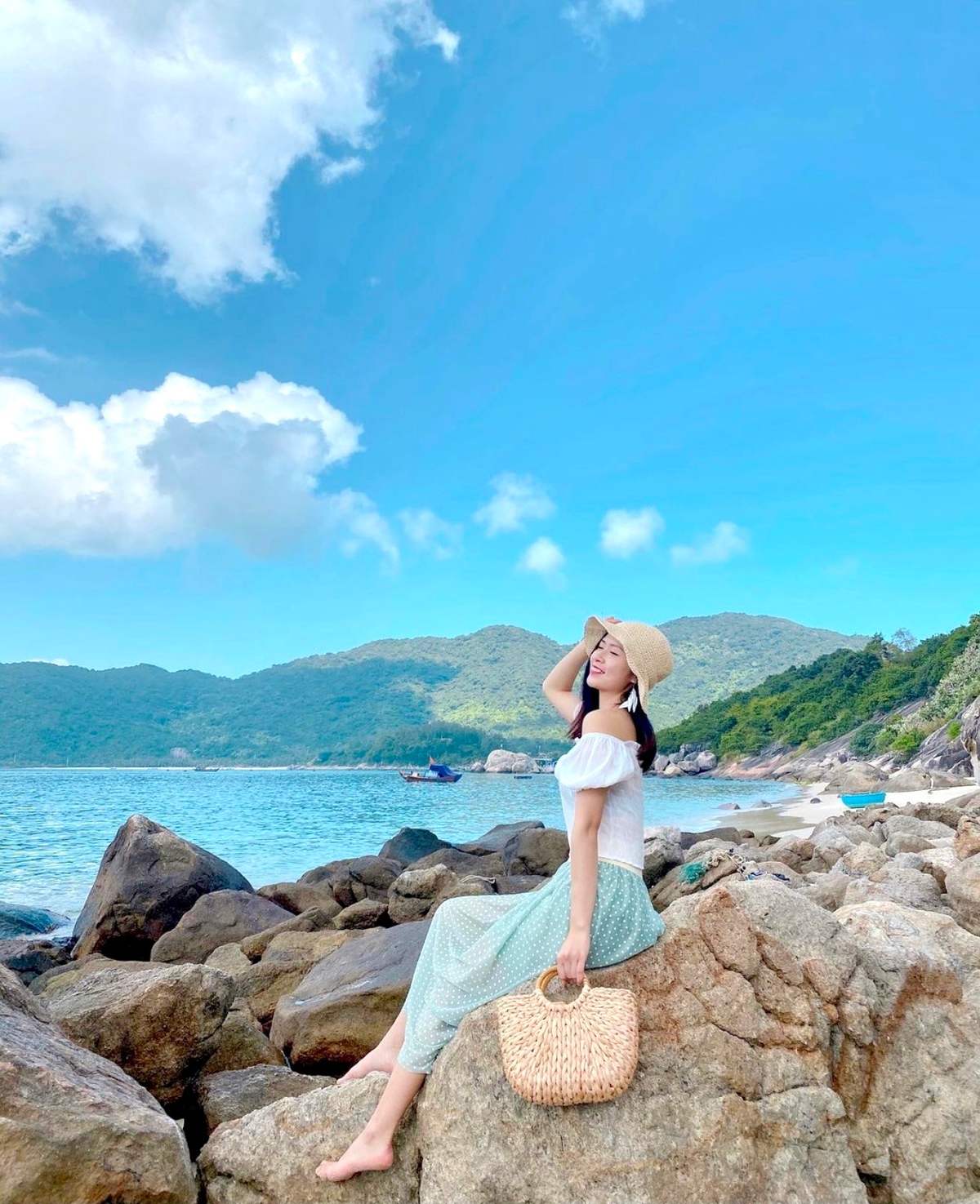 BINH HUNG ISLAND DAY TOUR FROM NHA TRANG: SHEEP FARM – BAI KINH BEACH – FISHING VILLAGE – ISLAND ELECTRIC CAR TOUR