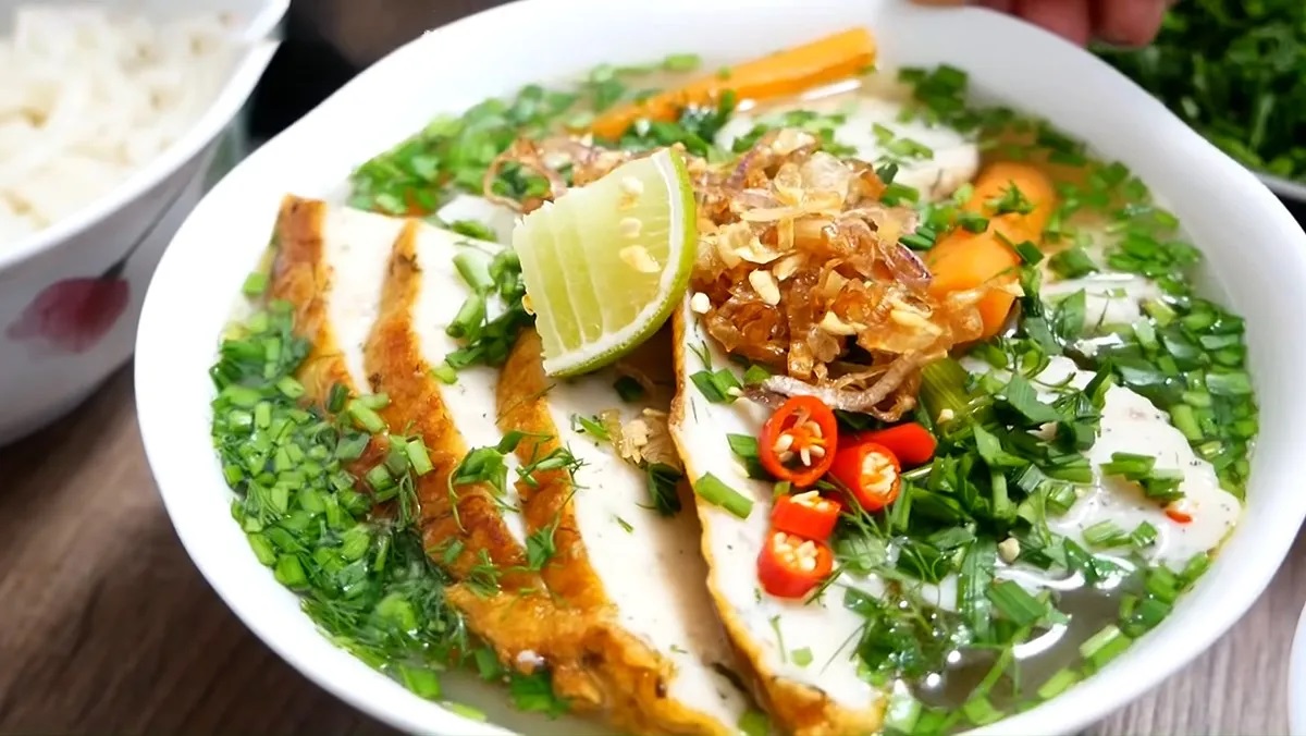 banh-canh-cha-ca-quy-nhon-2