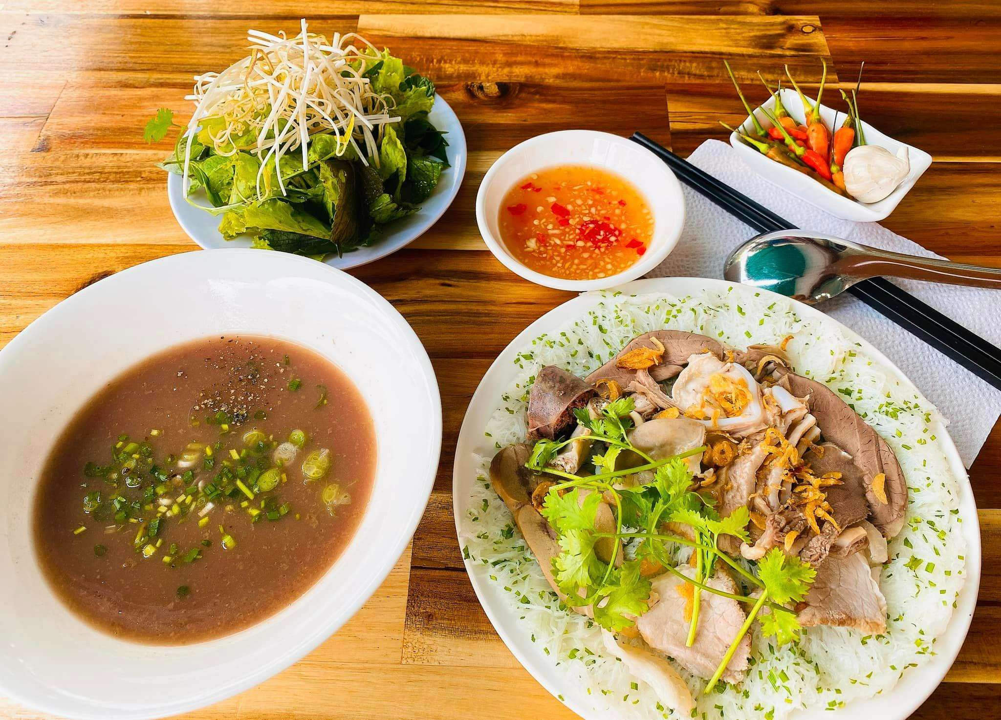 banh-hoi-chao-long-quy-nhon-9_1708148830