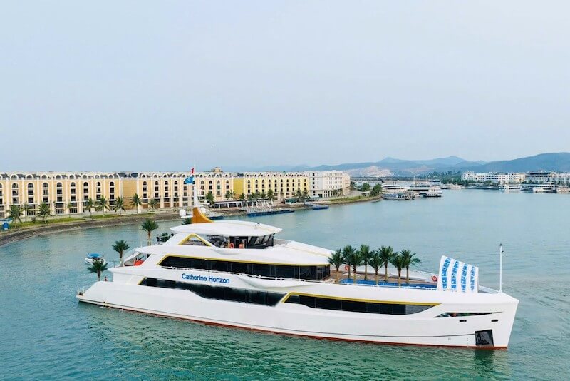 Du thuyền Catherine Horizon thăm Vịnh Trong ngày