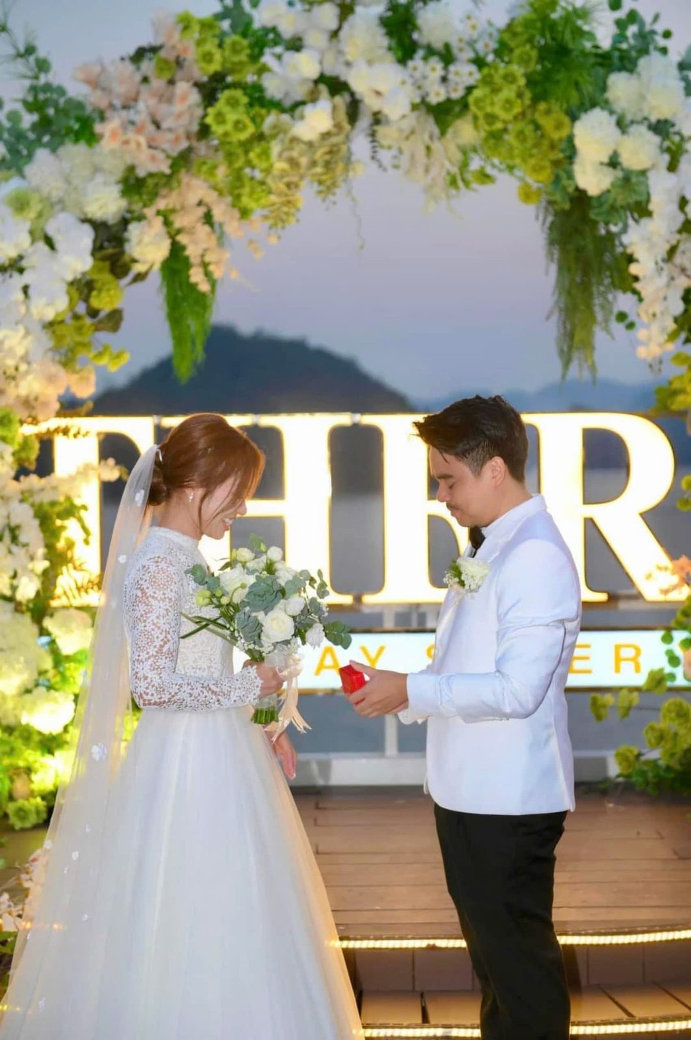 dam-cuoi-tren-du-thuyen-catherine (1)