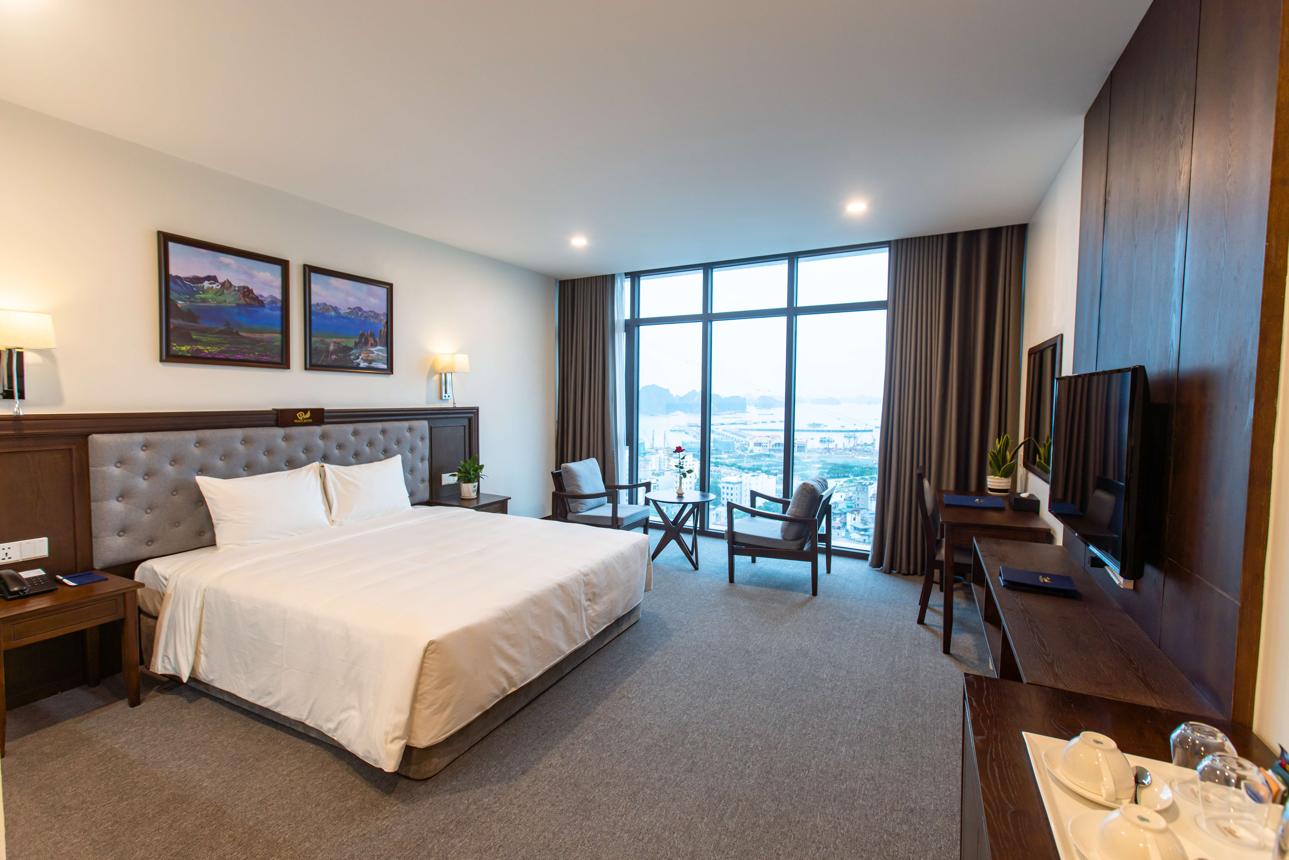 DELUXE ROOM