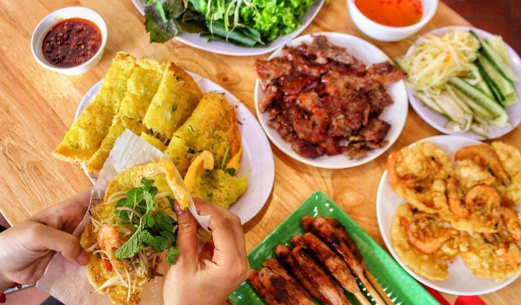 diem-danh-10-quan-banh-xeo-da-nang-thom-ngon-tron-vi-1-1637119644