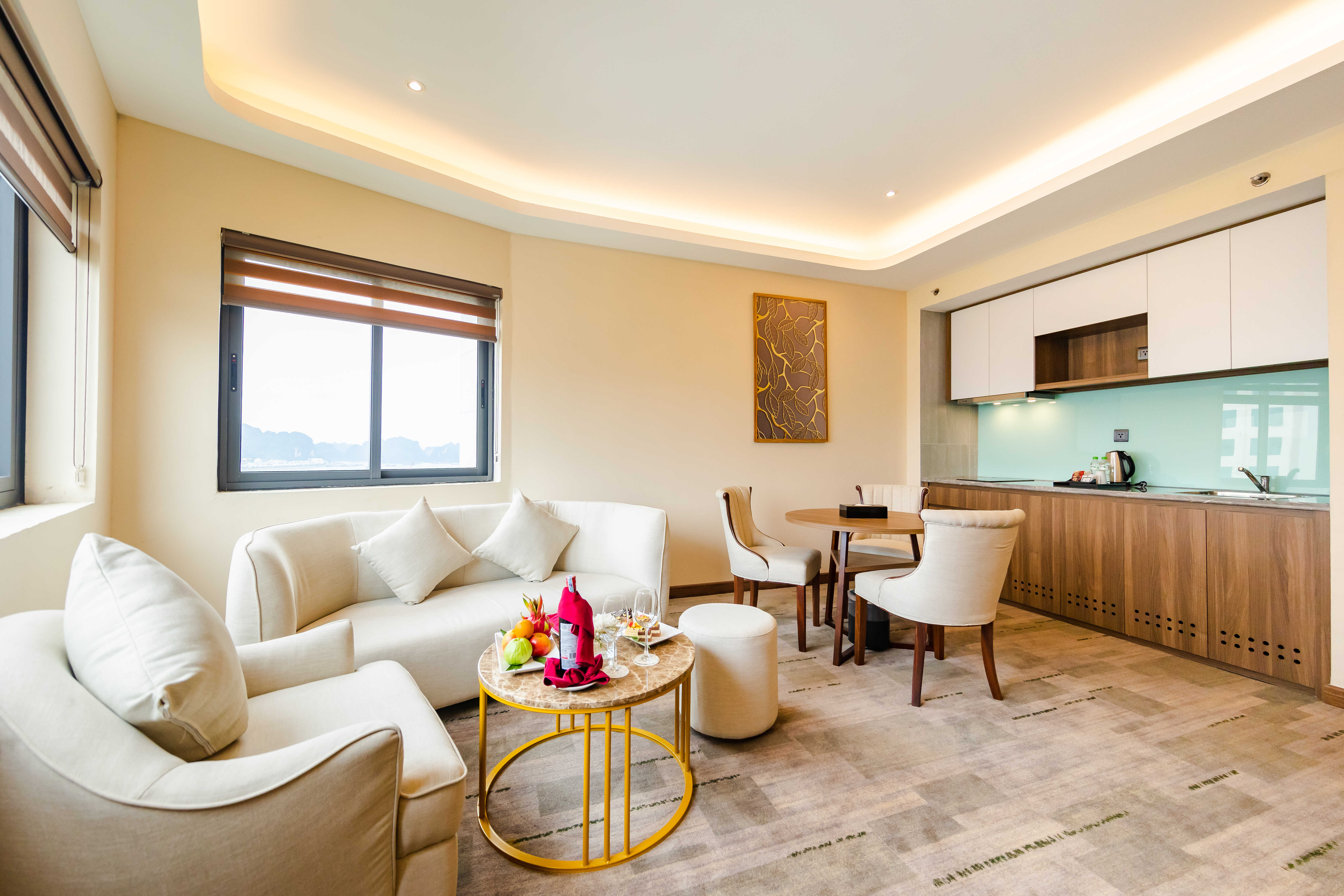 DELUXE SUITE