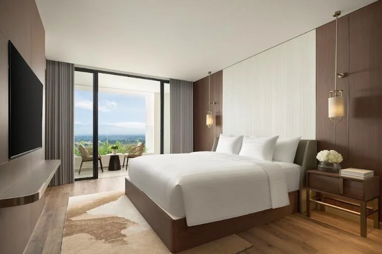 Exclusive Suit King bed