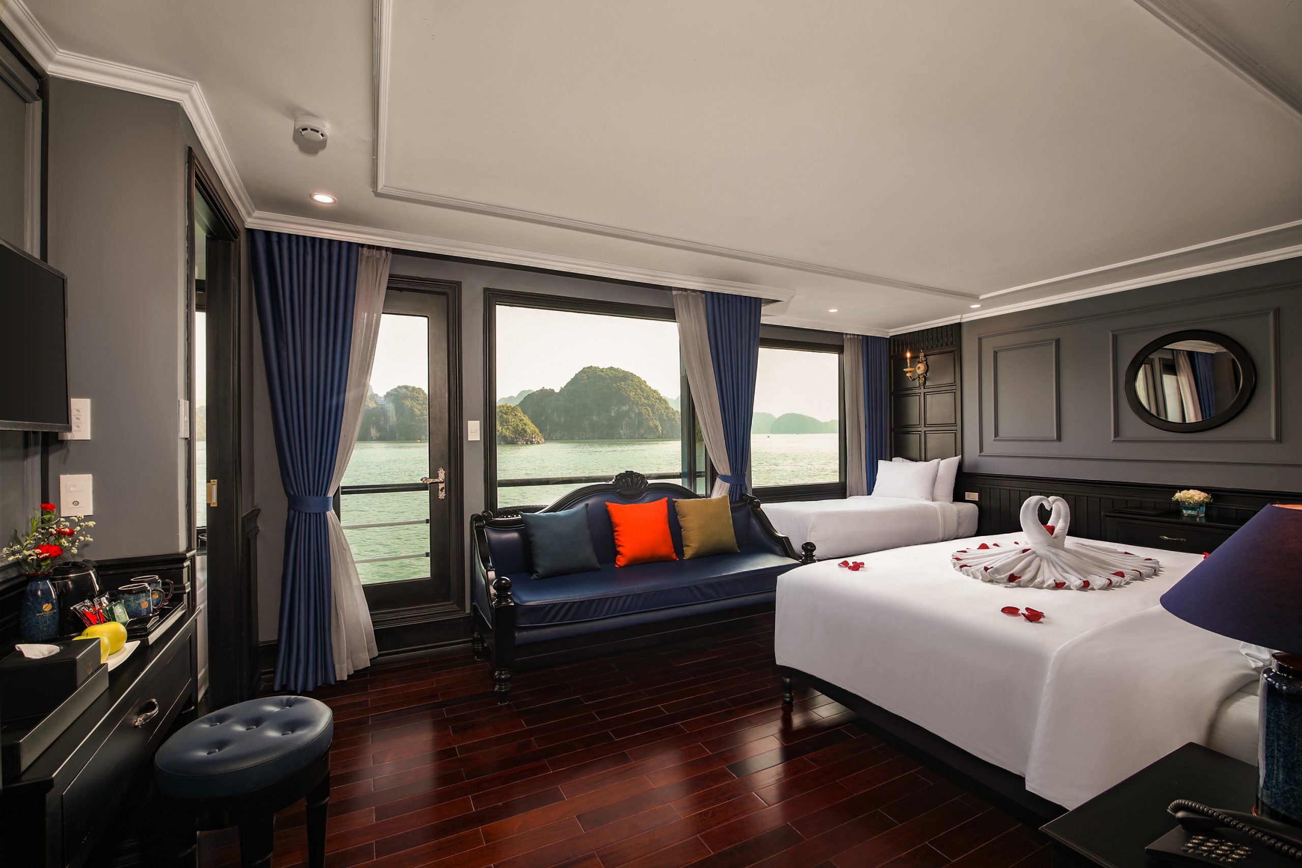 Luxury Balcony Suite - Family VIP
