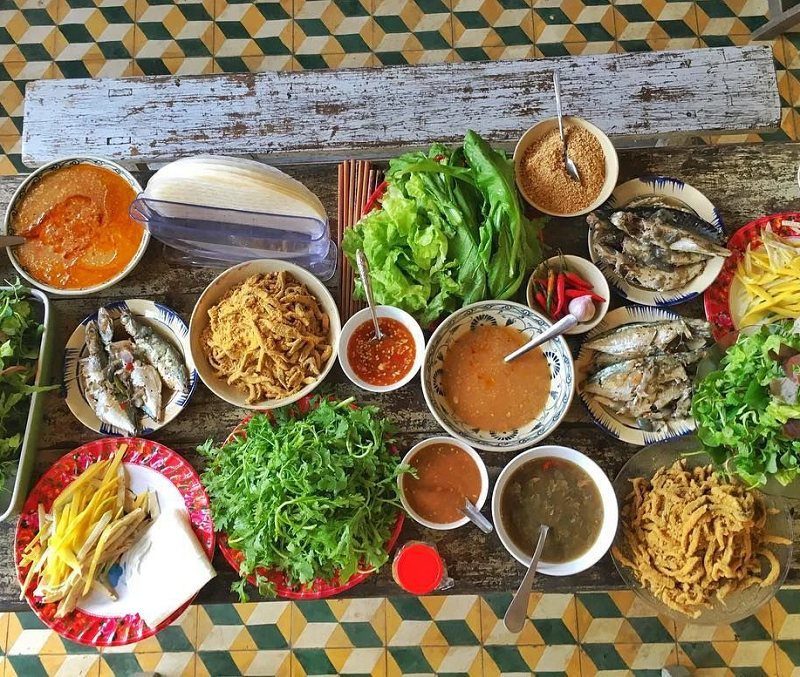 What to Eat in Da Nang? Top 15 Must-Try Specialties + Famous Restaurants 2026