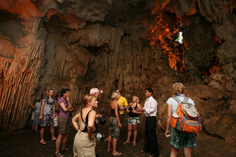 HA LONG BAY - TITOP ISLAND - LUON CAVE DAY TRIP (VIP BOAT WITH SET MENU MEAL INCLUDED)