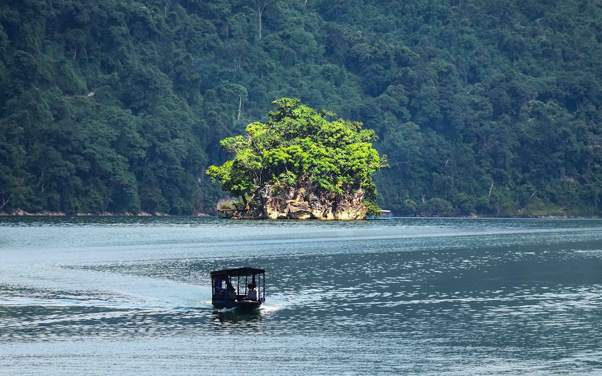 CAO BANG - PAC BO - BAN GIOC WATERFALL - BA BE LAKE 3 DAYS 2 NIGHTS (1 NIGHT AT DUC TRUNG HOTEL)