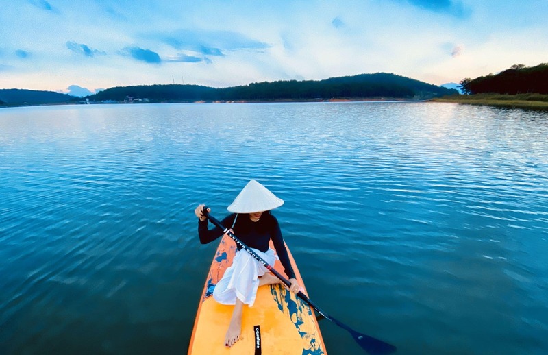 ONE-DAY SUP TOUR IN DALAT – ALL-INCLUSIVE KAYAKING & BOATING TOUR