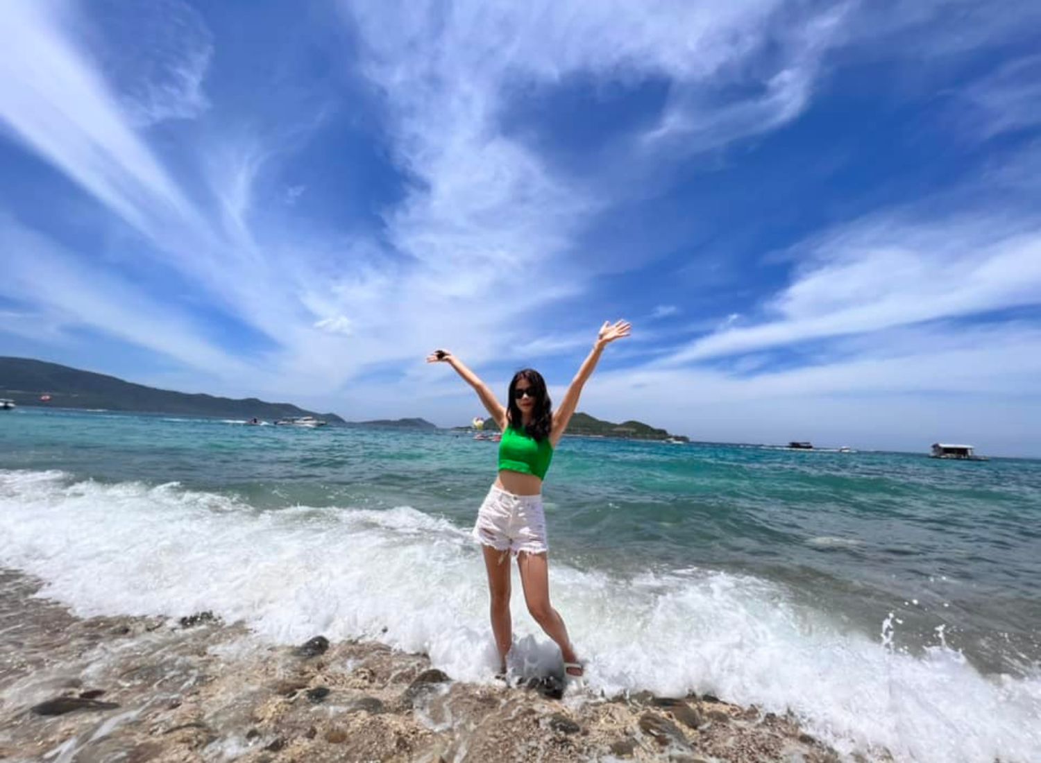 NHA TRANG DAY TOUR: HON MUN SNORKELING & CORAL BAY