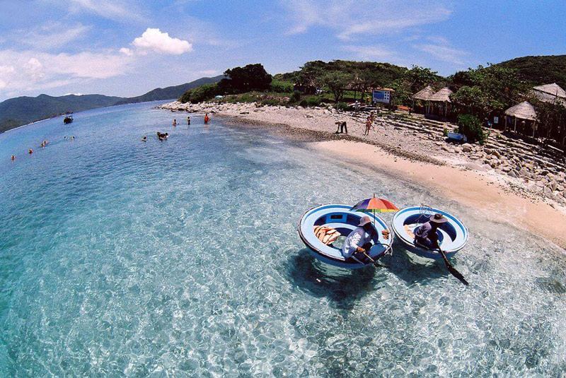 NHA TRANG DAY TOUR: BAI TRANH BEACH – FISHING VILLAGE – HON TAM ISLAND