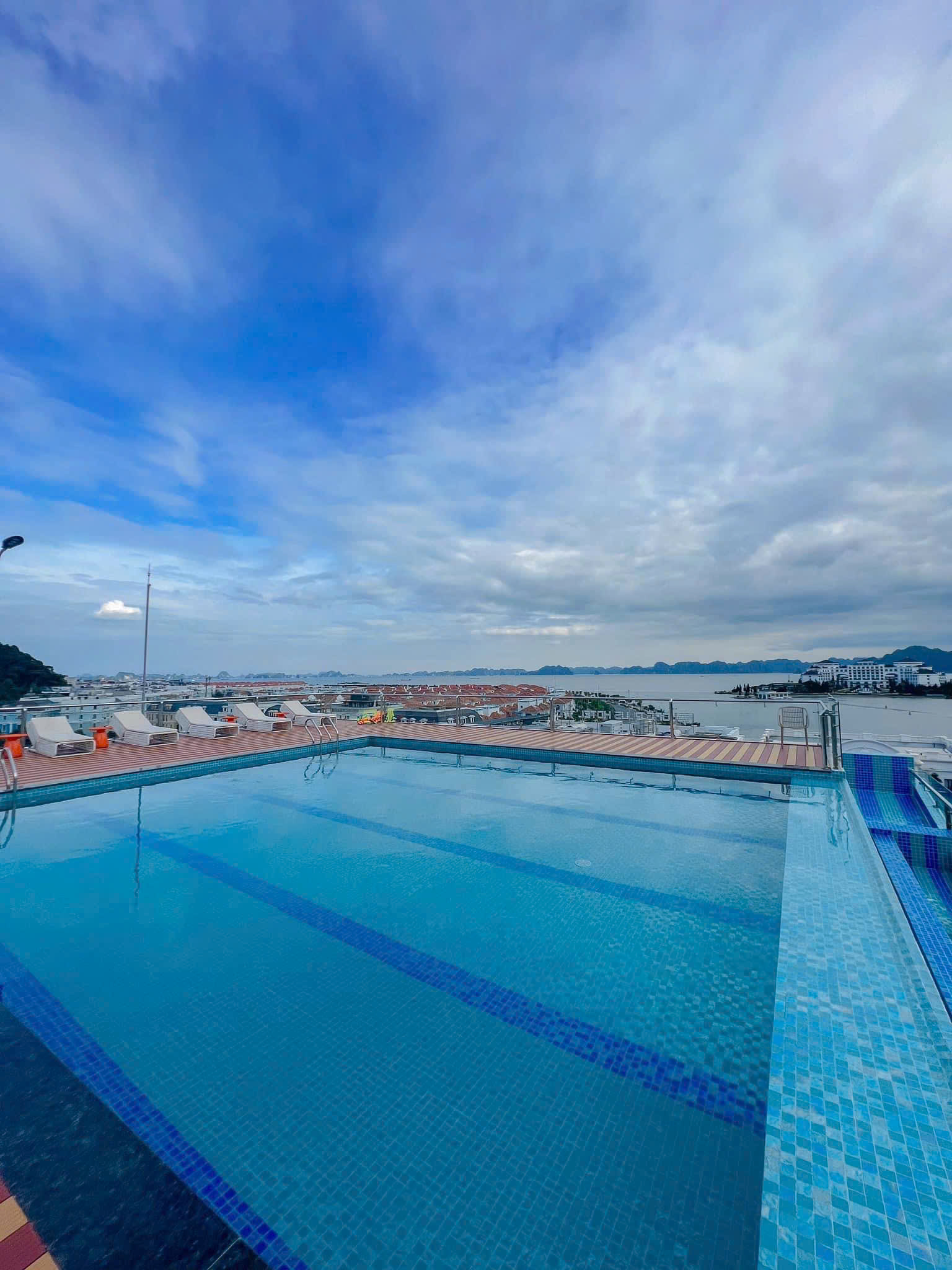 Flash Sale Khách Sạn Hạ Long (Giá Đoàn Từ 349K)