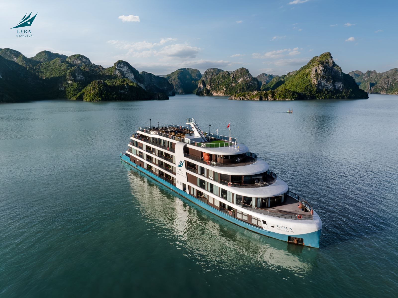 LYRA CRUISE