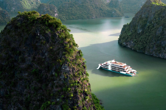 Lyra Cruise Review – A Luxury Retreat Experience in Ha Long Bay & Lan Ha Bay with Hanoi Vip Tours