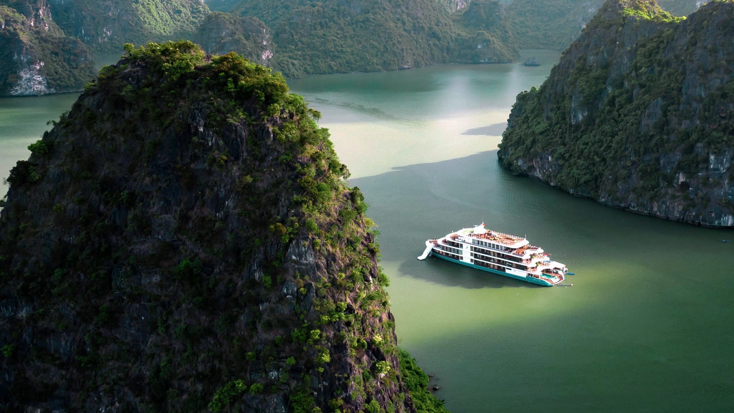 Lyra Cruise Review – A Luxury Retreat Experience in Ha Long Bay & Lan Ha Bay with Hanoi Vip Tours